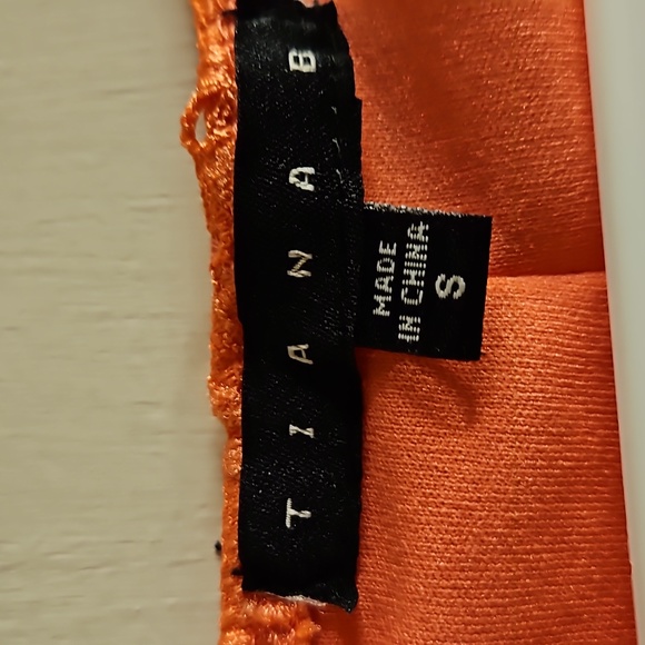 Tiana B summer dress melon with lace daisy overlay very pretty - Picture 4 of 4